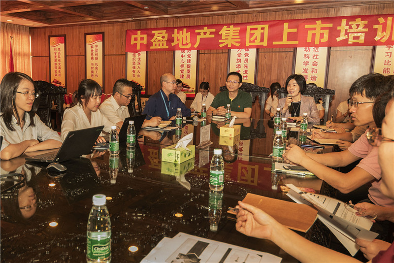 3謝總裁發表講話.jpg